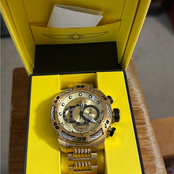 Invicta Yellow Watch Box - Picture 3 of 6